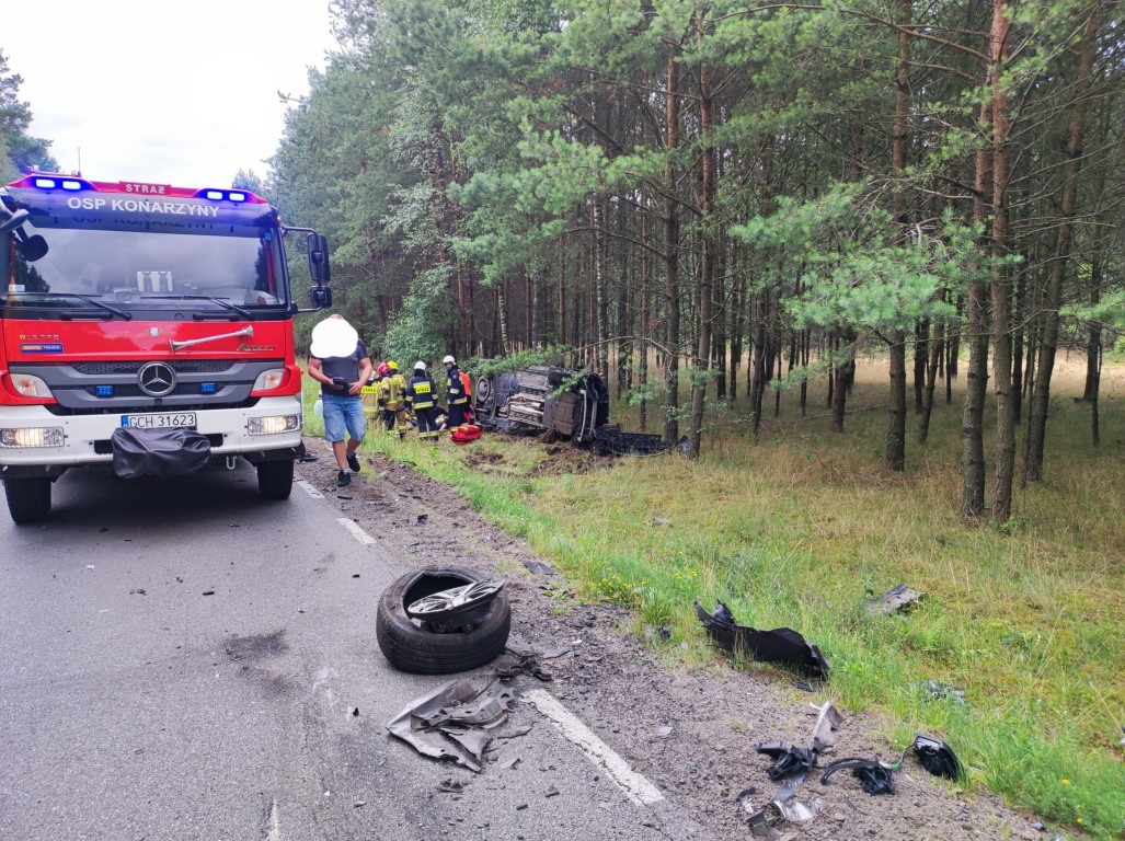 Zderzenie dwóch samochodów na drodze wojewódzkiej nr 212 w Jonkach, w gminie Konarzyny FOTO