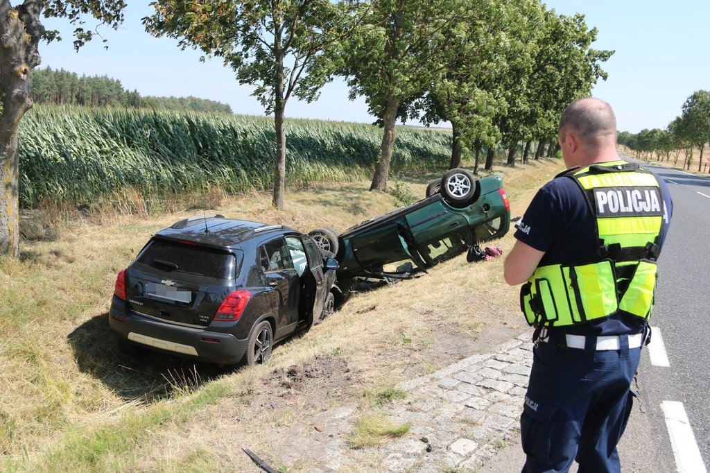 Cztery osoby trafiły do szpitali po wypadku na drodze krajowej nr 22 w gminie Człuchów FOTO