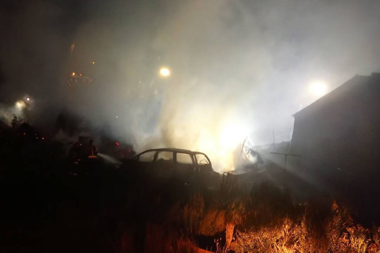300 tys. zł strat po pożarze budynków gospodarczych w Sierpowie, w gminie Czarne FOTO