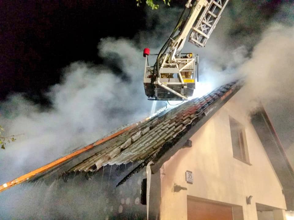 Pożar budynku gospodarczego w Ciechocinie w gminie Chojnice. Walka z ogniem trwała sześć i pół godziny