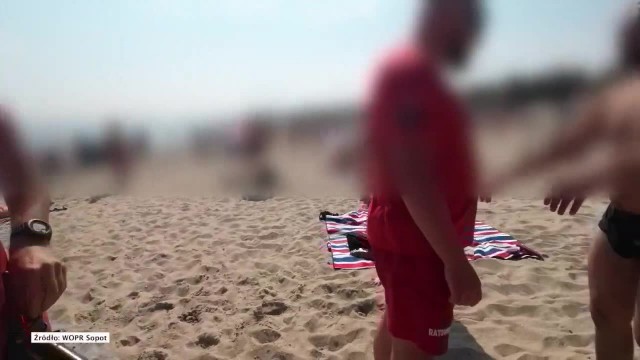 Pijany plażowicz zaatakował ratowników. Chciał kąpać się mimo sinic i czerwonej flagi