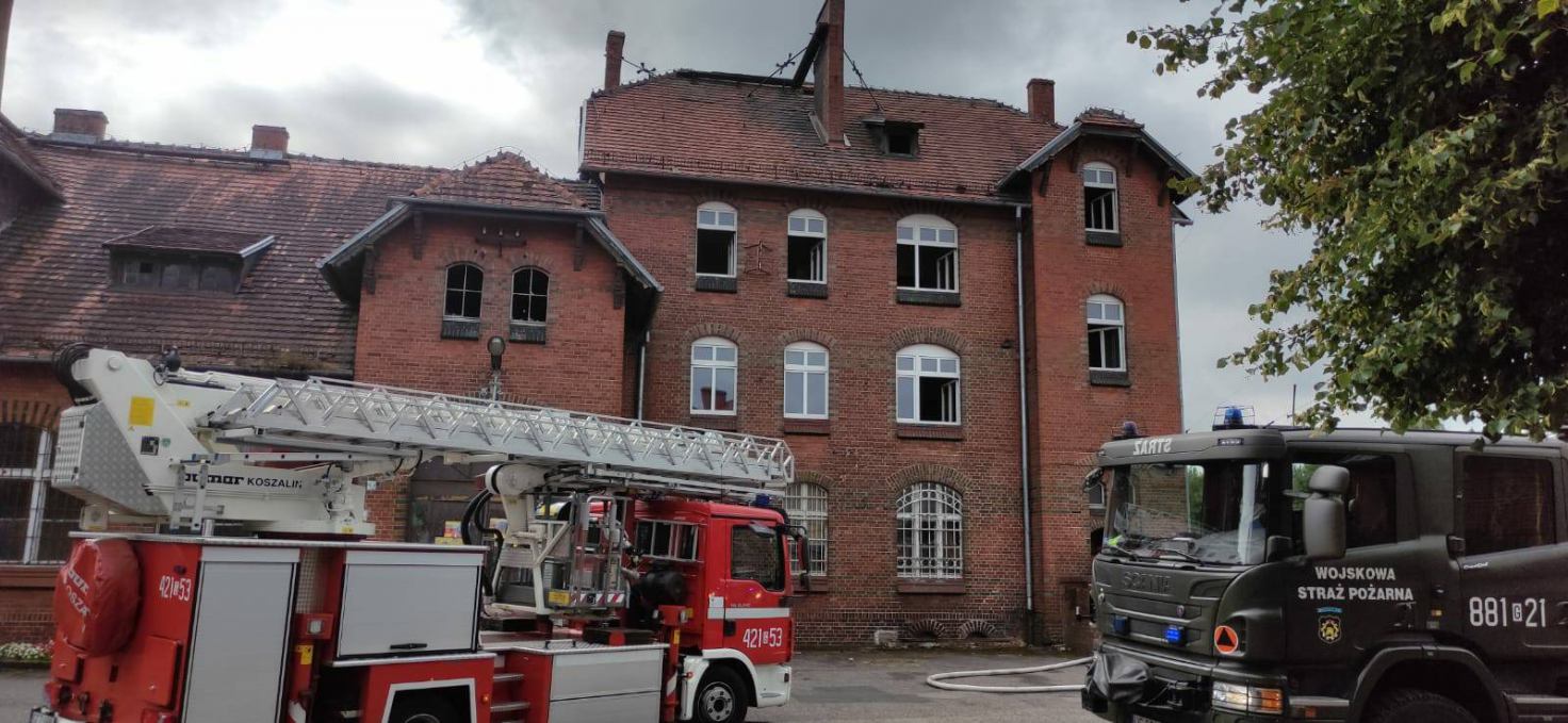 Pożar w opuszczonym budynku dworca PKP w Czarnem