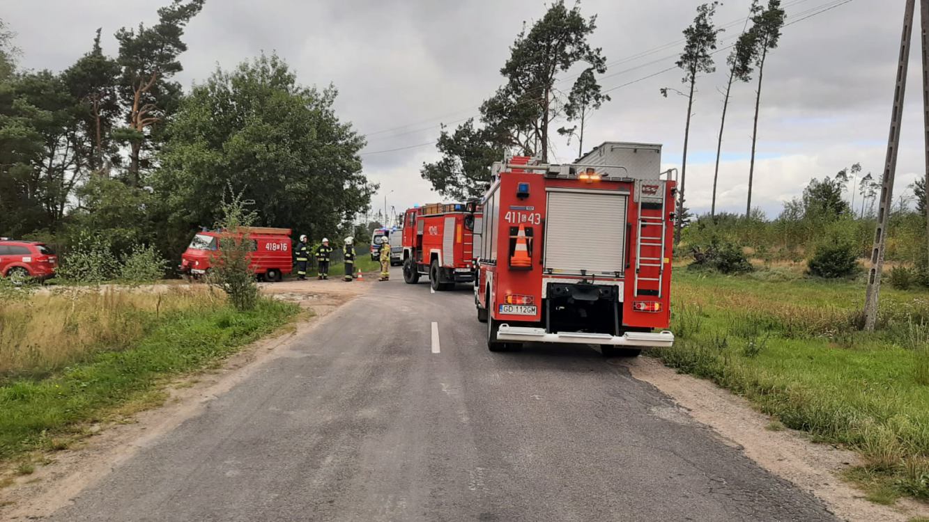 Zderzenie motoroweru z autem dostawczym na drodze powiatowej w Lubni w powiecie chojnickim (AKTUALIZACJA)