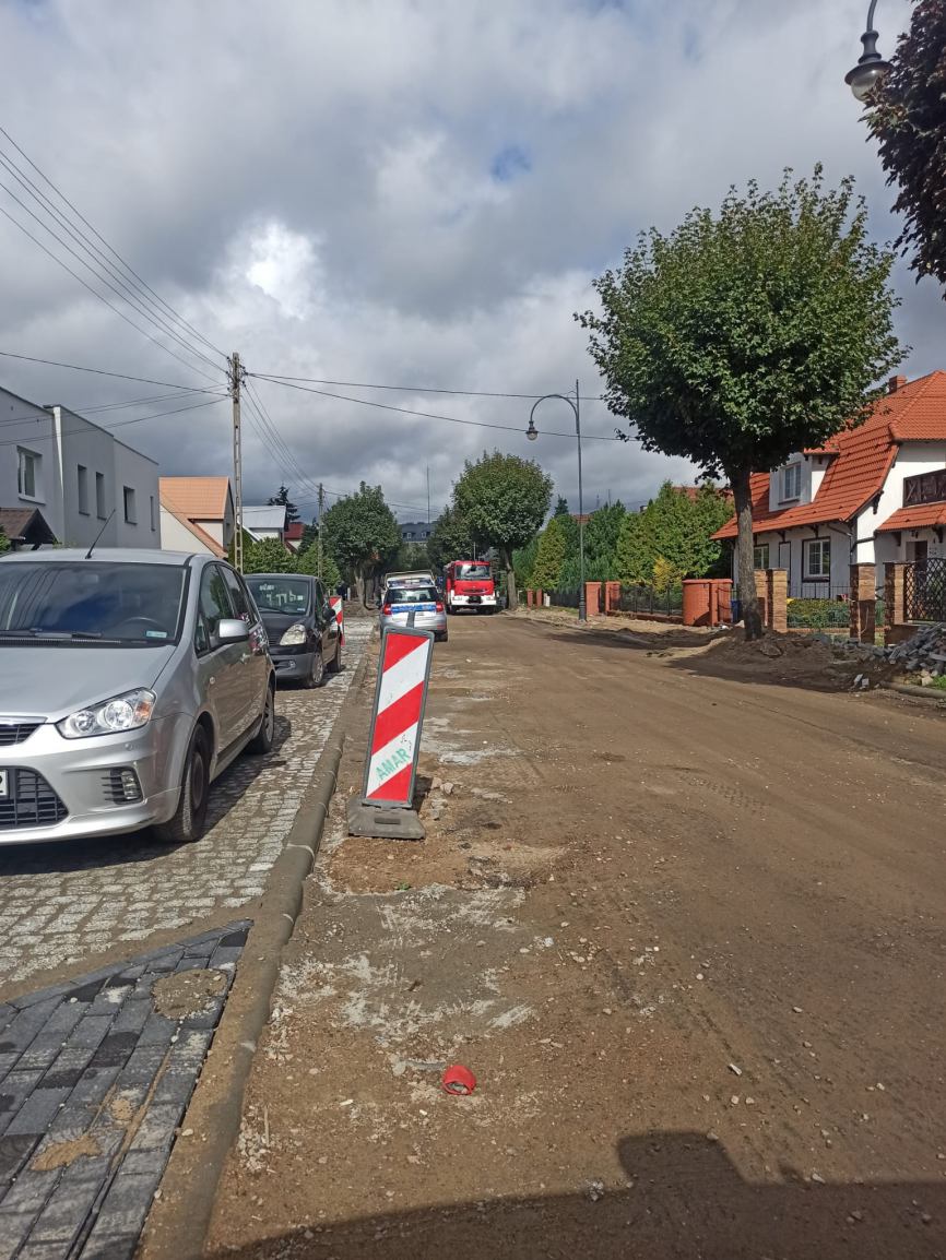 Niewybuch na przebudowywanej ulicy Wicka Rogali w Chojnicach. Saperzy zabiorą go w poniedziałek