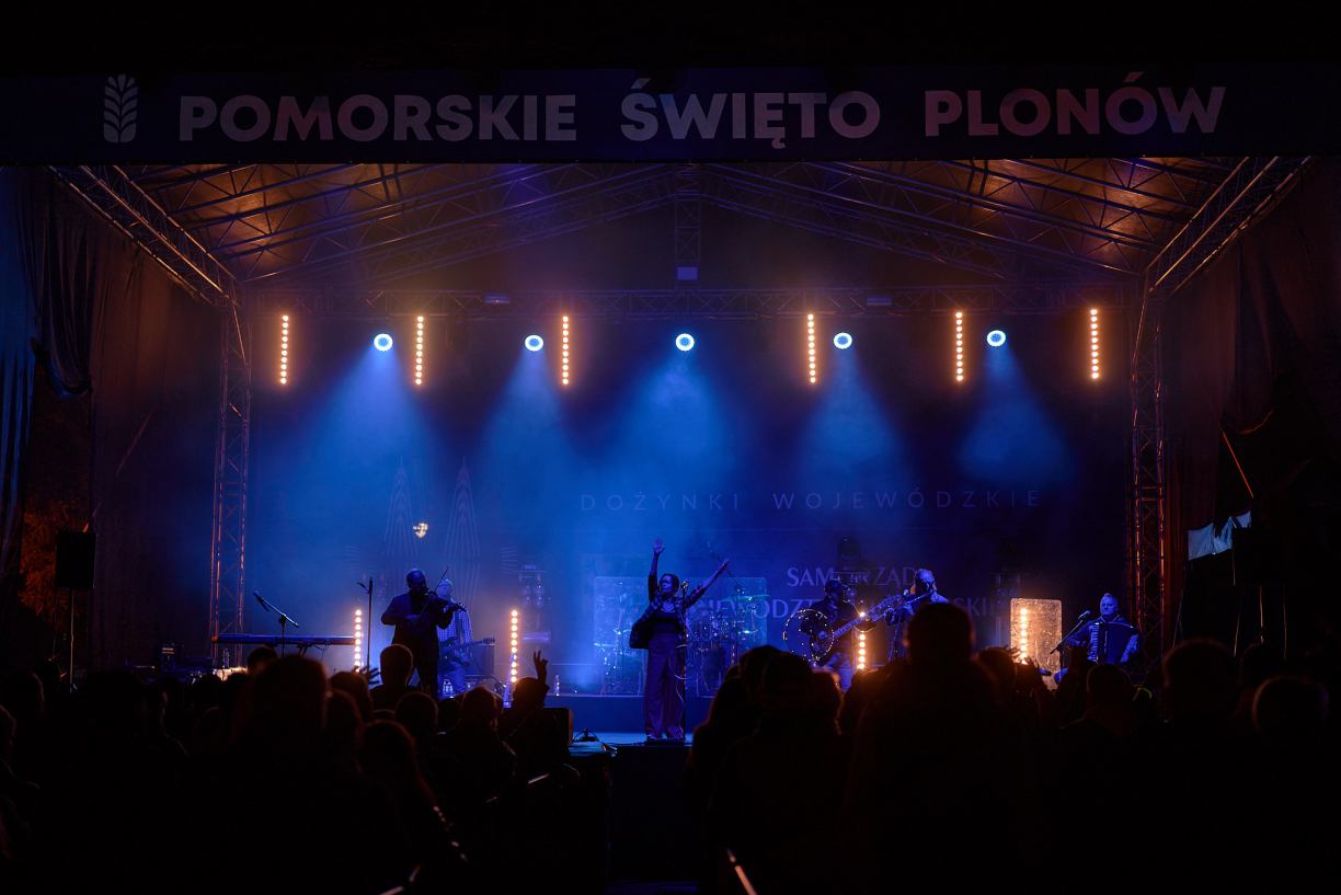 Zespół Brathanki wystąpił podczas pierwszego dnia Dożynek Wojewódzkich w Debrznie. Zobacz fotorelację