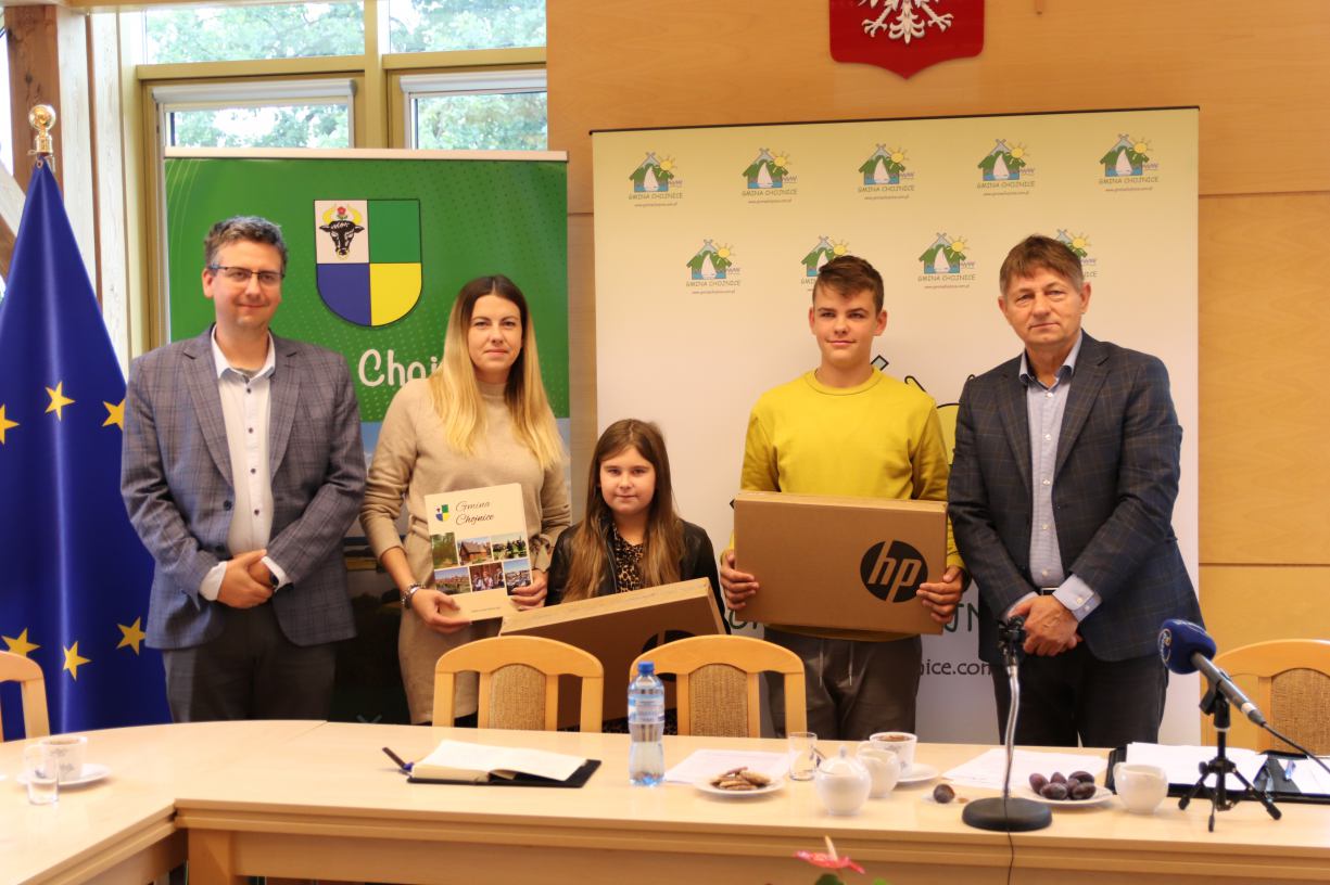 Laptopy dla dzieci z rodzin popegeerowskich trafiają też do domów w gminie Chojnice