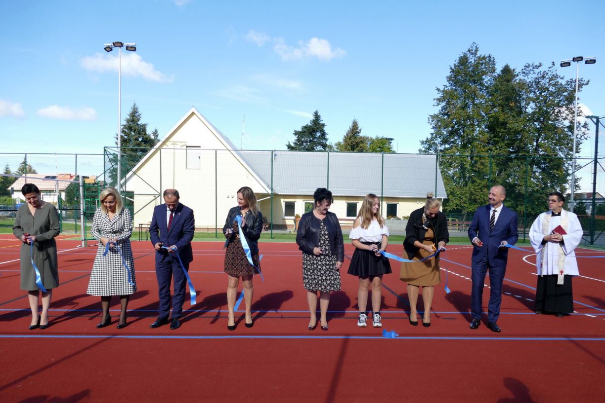 W Sypniewie w gminie Więcbork oddano do użytku boisko wielofunkcyjne przy szkole podstawowej FOTO