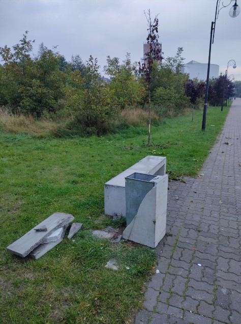 Coraz więcej akt&oacute;w wandalizmu w Chojnicach. Burmistrz zapowiada radykalne posunięcia (FOTO, REPORTAŻ)