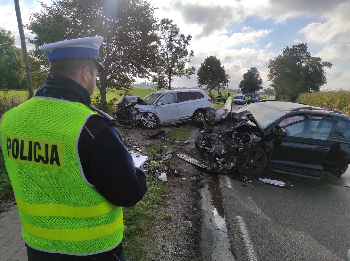 Wypadek na drodze Wieszczyce - Kęsowo. Zderzyły się dwa samochody osobowe