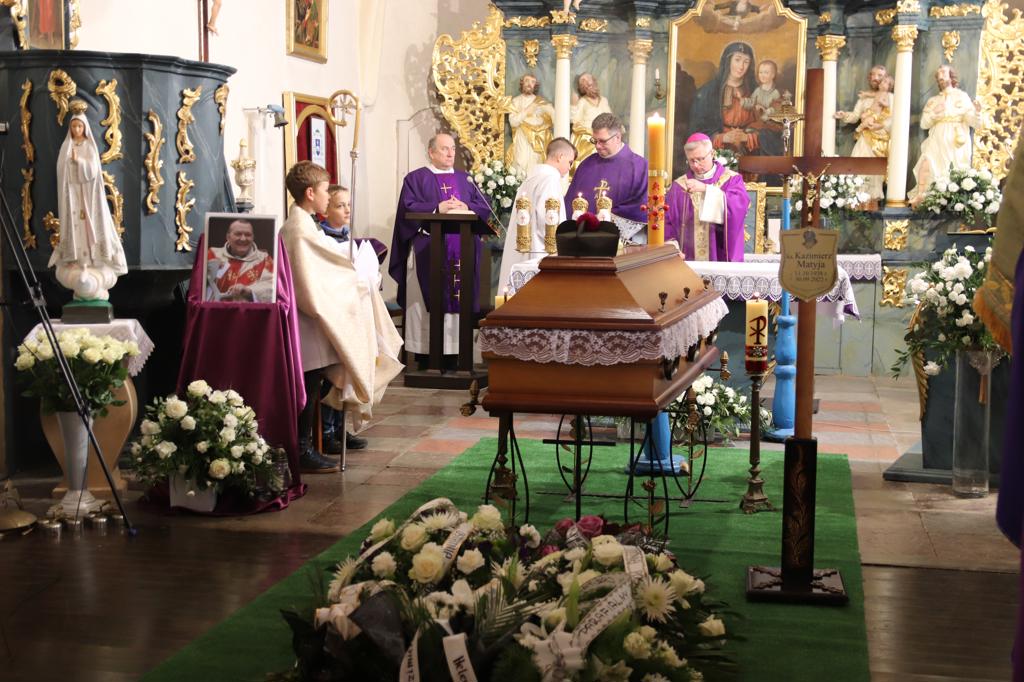 W środę 5 października po raz ostatni pożegnano ks. kanonika Kazimierza Matyję z Ostrowitego FOTO