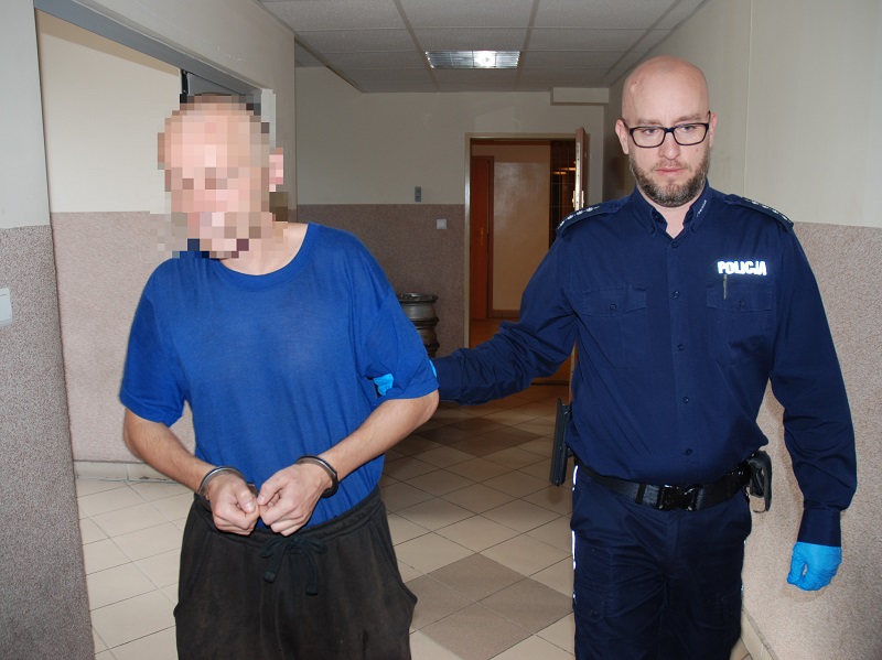 Mieszkaniec Człuchowa na parkingu groził nożem i żądał pieniędzy na piwo. 34-latkowi za rozbój grozi do 12 więzienia