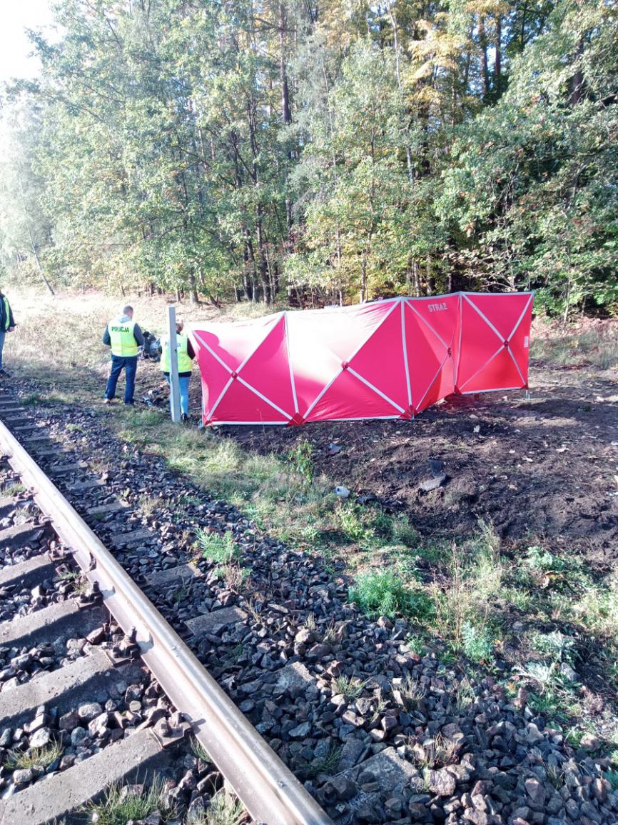 Trwa ustalanie przyczyn wypadku na przejeździe kolejowym w Błądzimiu