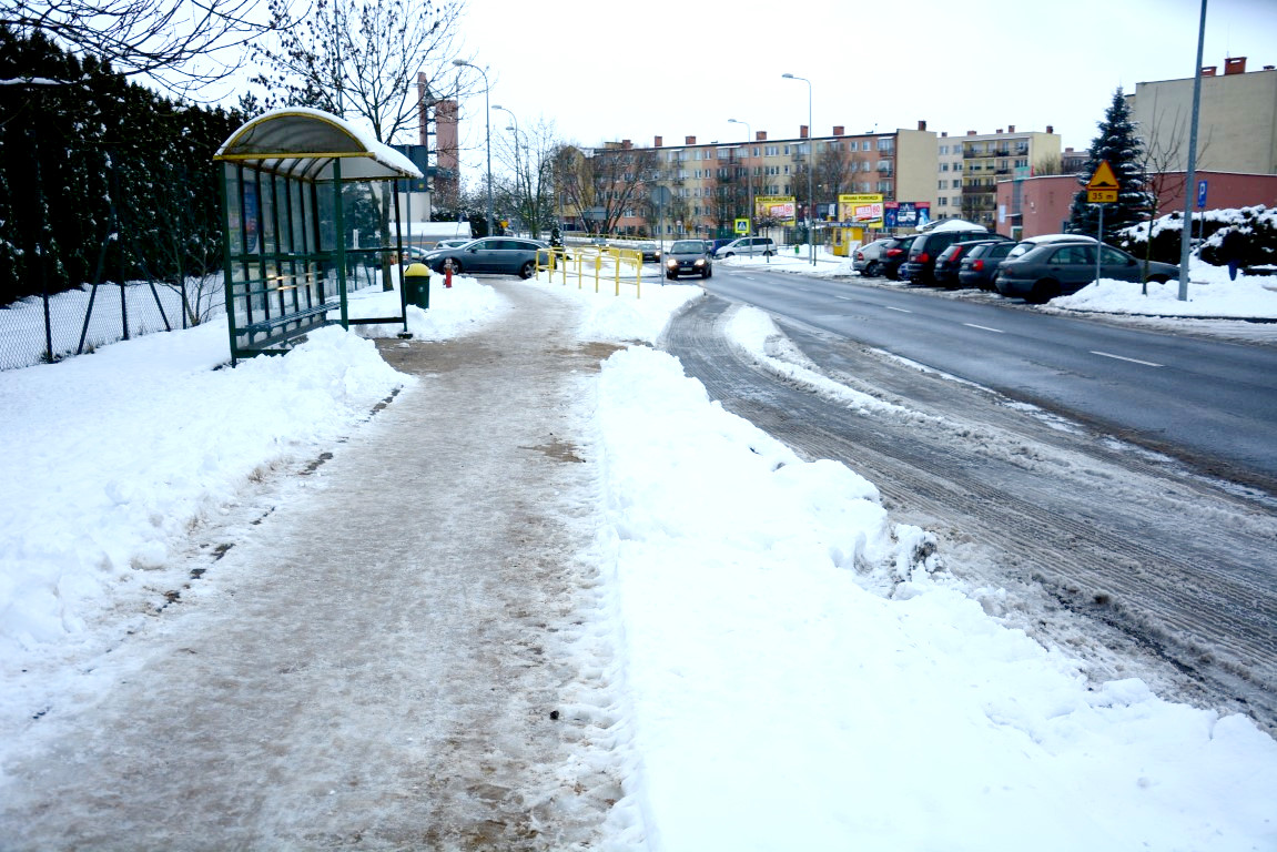 Porażające ceny za odśnieżanie ulic w Chojnicach. Miasto wyłoniło firmę, która zadba o zimowe utrzymanie chodników