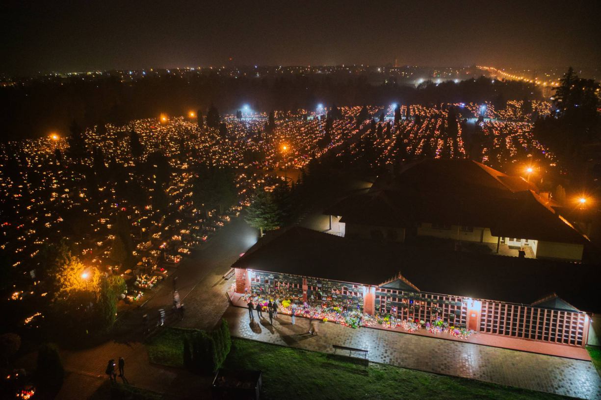 Wspomnienie tych, którzy odeszli. Dzień Wszystkich Świętych na chojnickich cmentarzach FOTO