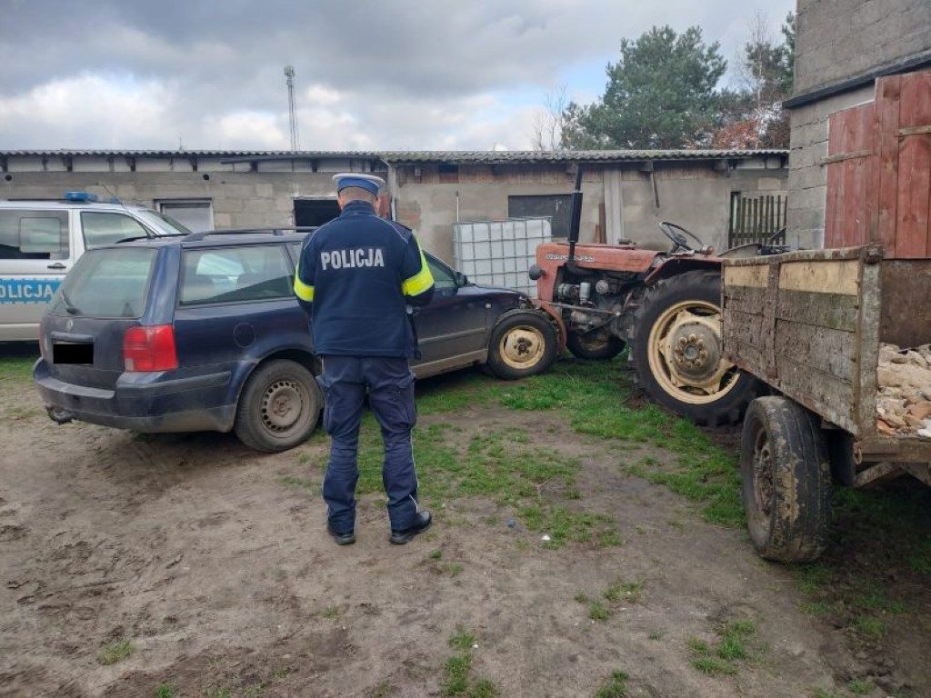 76-letni rolnik z gminy Brusy wypadł z ciągnika, który następnie po nim przejechał
