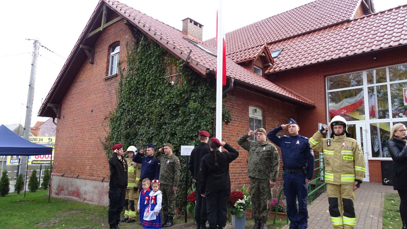 W gminnym przedszkolu nr 1 w Sępólnie Krajeńskim stanął maszt z flagą narodową z projektu Pod biało - czerwoną FOTO