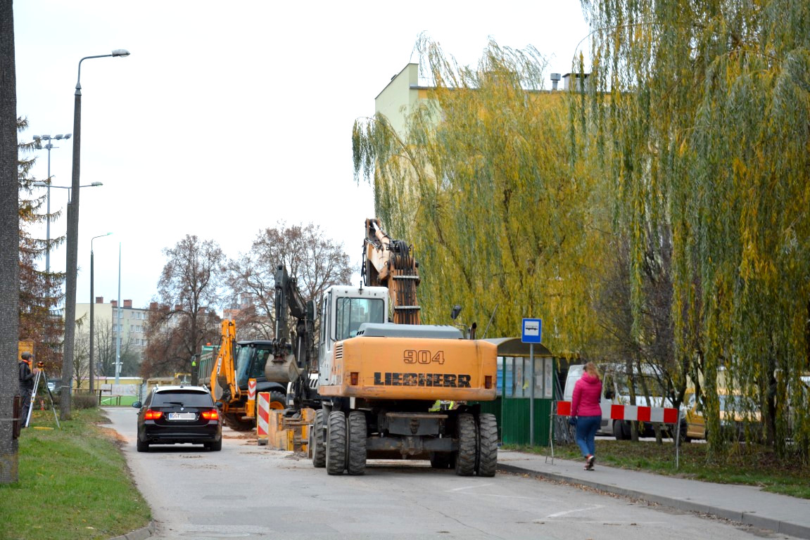 Olbrzymie utrudnienia dla mieszkańców. Rozpoczęła się przebudowa ulicy Rzepakowej w Chojnicach FOTO