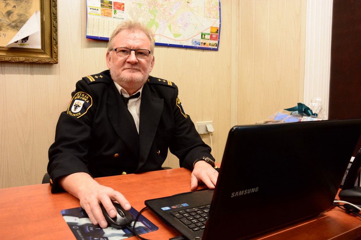 Komendant Straży Miejskiej w Chojnicach Arkadiusz Megger odszedł na emeryturę. Miasto szuka jego następcy