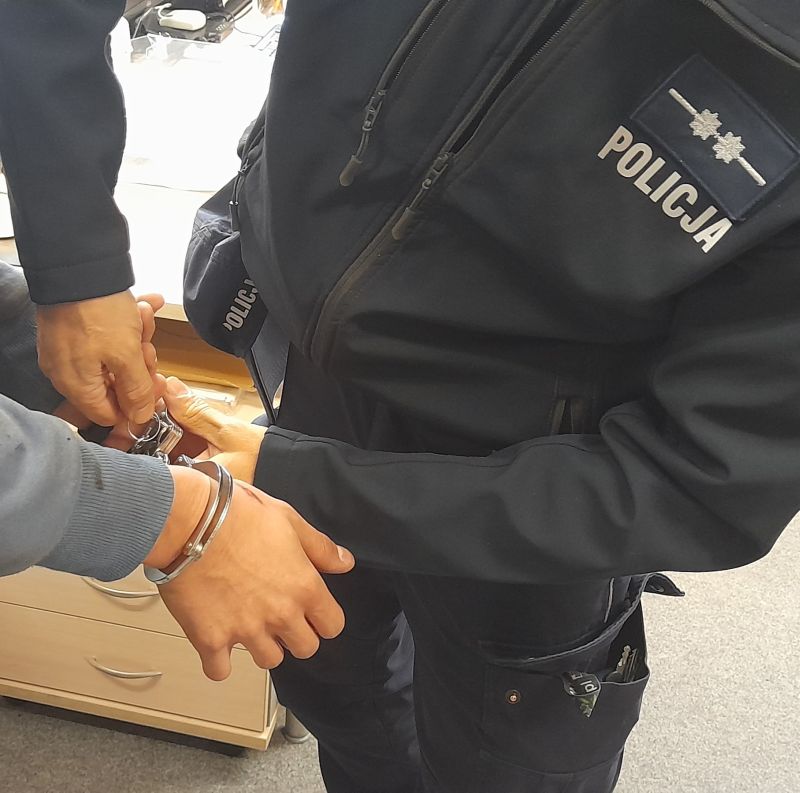 Policjanci z Chojnic w krótkim czasie zatrzymali trzech mężczyzn poszukiwanych za kradzież i oszustwo