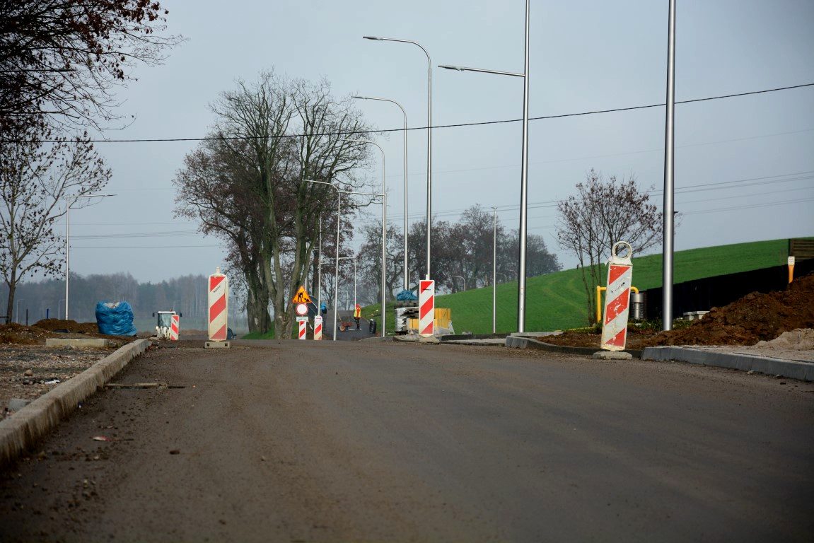 Warunki pogodowe wstrzymały prace na Drodze do Igieł. Czy firmie uda się zakończyć inwestycję do 4 grudnia?