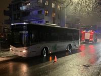 Ewakuacja mieszkańc&oacute;w budynku wielorodzinnego w Kościerzynie. Ktoś rozpylił lub rozlał nieznaną substancję (FOTO)