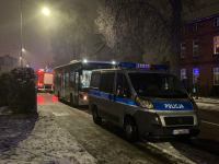 Ewakuacja mieszkańc&oacute;w budynku wielorodzinnego w Kościerzynie. Ktoś rozpylił lub rozlał nieznaną substancję (FOTO)