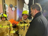 Ewakuacja mieszkańc&oacute;w budynku wielorodzinnego w Kościerzynie. Ktoś rozpylił lub rozlał nieznaną substancję (FOTO)