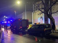 Ewakuacja mieszkańc&oacute;w budynku wielorodzinnego w Kościerzynie. Ktoś rozpylił lub rozlał nieznaną substancję (FOTO)