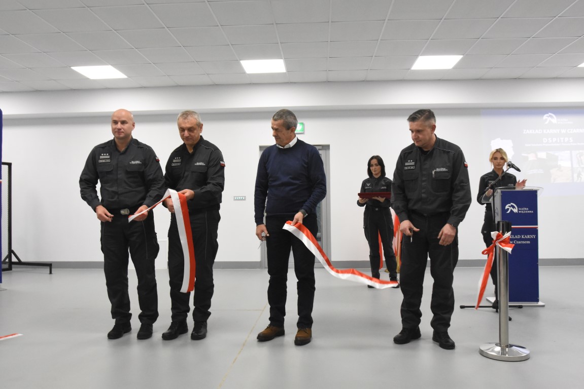 W Zakładzie Karnym w Czarnem otwarto nową siedzibę działu szkolenia przewodników i tresury psów FOTO