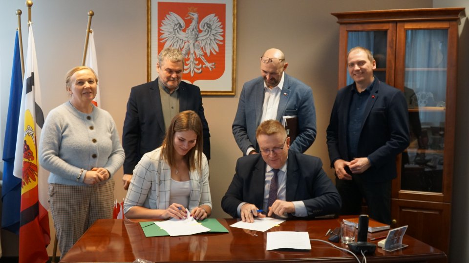 Powiat tucholski ma umowę partnerską z kolejnym młodym sportowcem. Tym razem z Karoliną Urban z Cekcyna