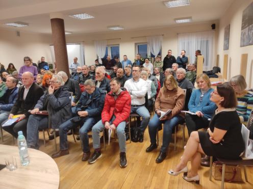 Sprawa wycinania lasu w Charzykowach wr&oacute;ciła na zebraniu wiejskim. Stowarzyszenia ekologiczne tłumaczyły się z petycji
