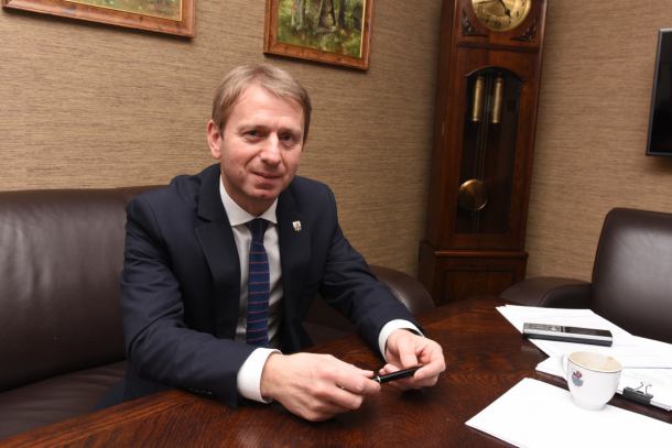 Burmistrz Brus bez prawa jazdy po zbyt szybkiej jeździe w obszarze zabudowanym. "Na drodze nie było nikogo"
