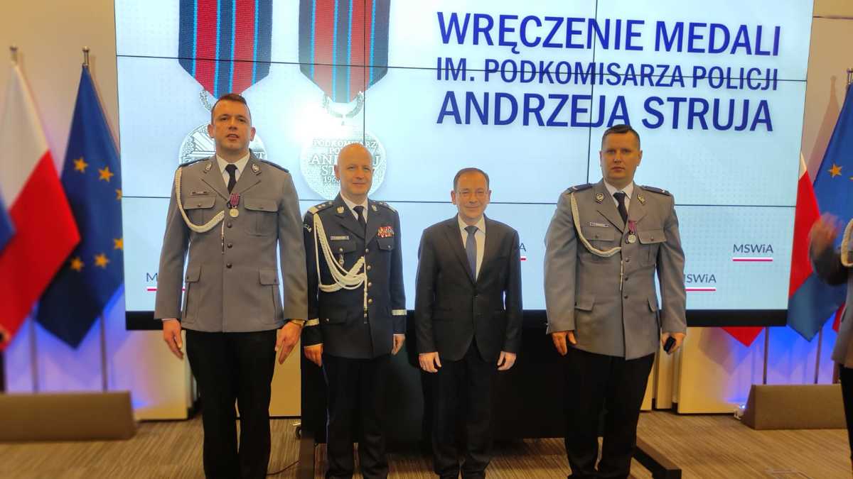 Policjanci z Tucholi wśród odznaczonych medalami im. podkomisarza Andrzeja Struja
