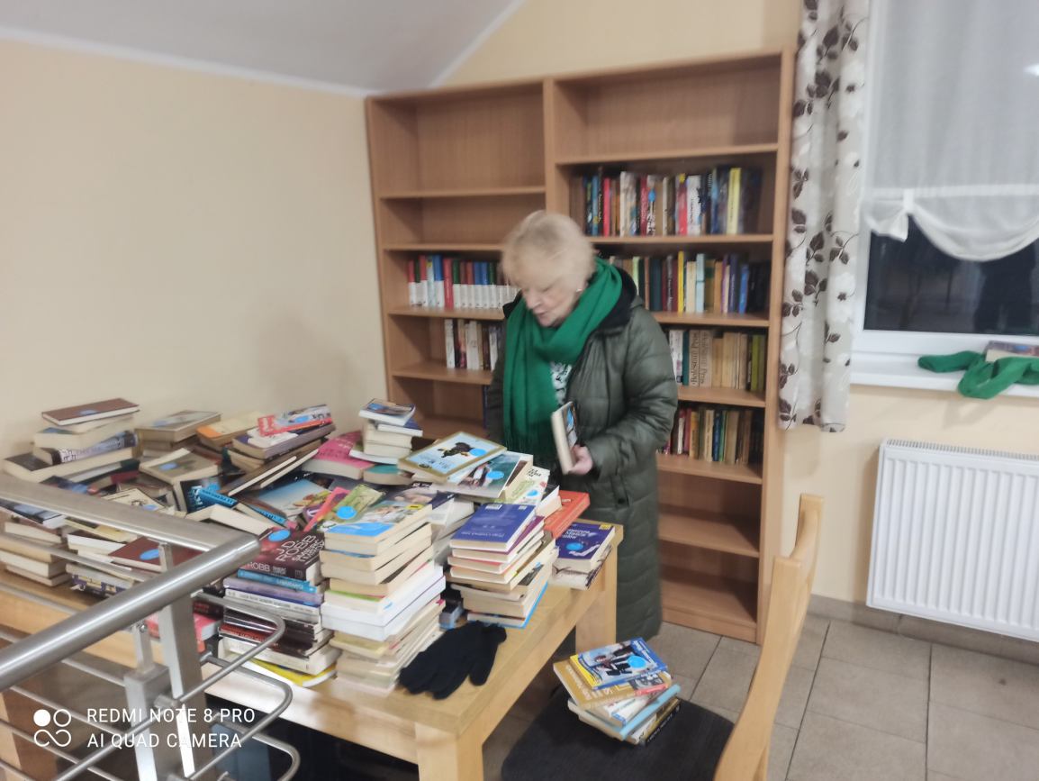 Sołtys Lichnów, w gminie Chojnice, zorganizował w świetlicy mini bibliotekę