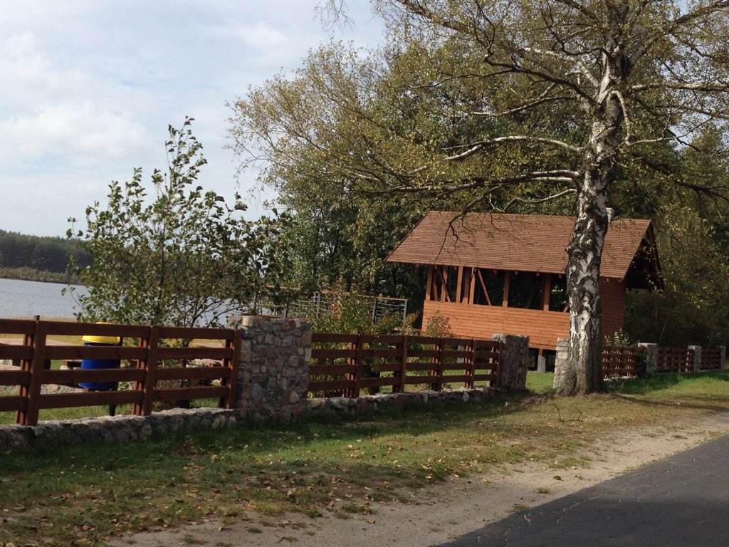 Będzie modernizacja miejsca wypoczynku nad jeziorem w Kiełpinie, w gminie Konarzyny