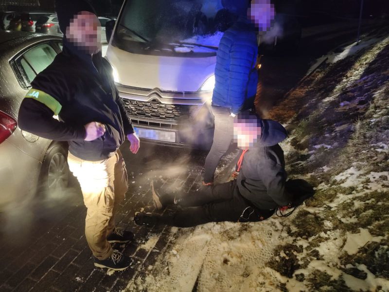 Bytowscy policjanci zapobiegli kradzieży samochodu wartego niemal 100 tys. złotych WIDEO
