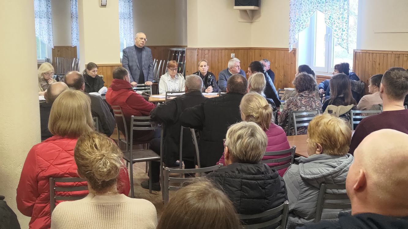 Mieszkańcy Ząbinowic sprzeciwiają się planom wybudowania w ich miejscowości farmy fotowoltaicznej FOTO, ROZMOWA