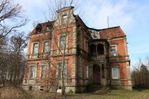 Gmina Debrzno chce ratować zabytkową kamienicę przy ulicy Królewskiej (FOTO)