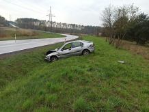 19-latek trafił do szpitala po dachowaniu na DK 25