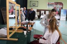 W Chojnicach trwają II Targi Edukacji i Kariery. Ósmoklasiści poznają nowe szkoły i kierunki (FOTO)