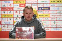 Dyrektor sportowy Chojniczanki Dawid Frąckowiak złożył rezygnację, a trener Krzysztof Brede przedłużył kontrakt