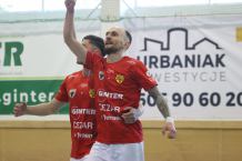 Red Devils będą walczyć o utrzymanie do ostatniej kolejki sezonu. Remis 3:3 z FC Toruń przedłużył nadzieje chojniczan (FOTO)