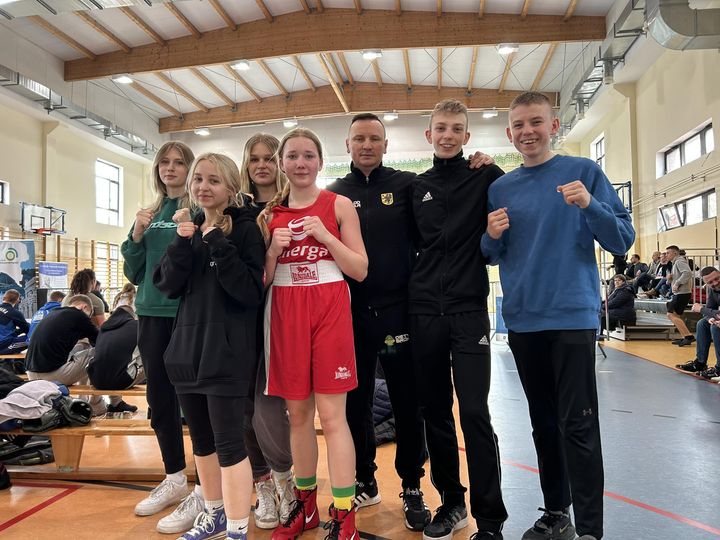Siedmioro pięściarzy Boxing Team Chojnice i czterech z Gardy Bytów z kwalifikacją na Ogólnopolską Olimpiadę Młodzieży