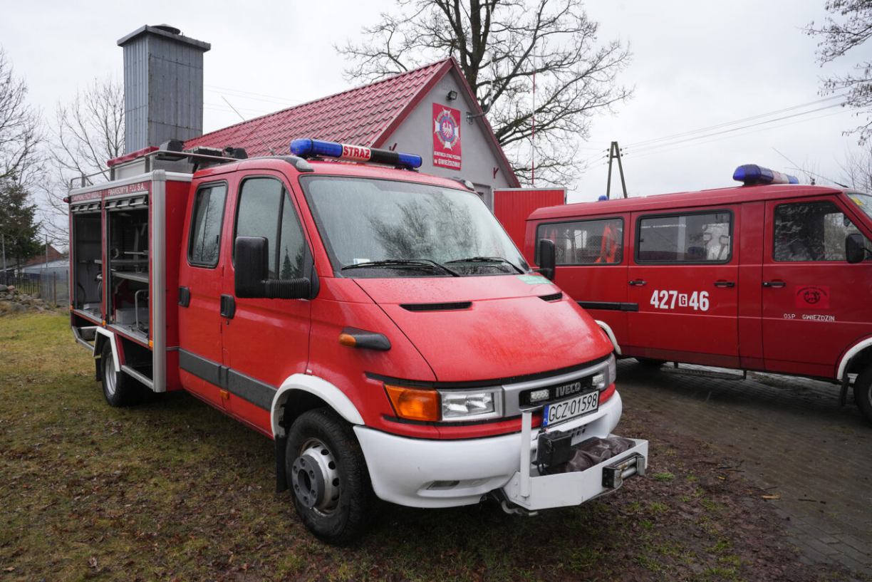 OSP w Gwieździnie ma nowy pojazd. Jednostka otrzymała go za darmo od strażaków Człuchowa