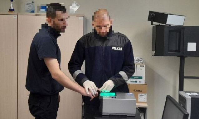 Ukradli papierosy za ponad 40 tys. zł. Jednym z przestępców był... gruziński policjant