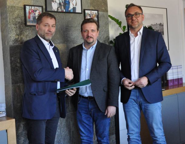 Ponad 15 mln 300 tys. zł ma kosztować przebudowa ciągu ulic poetów w Kościerzynie. Podpisano umowę