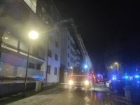 Pożar na balkonie jednego z blok&oacute;w przy ul. Żeglarskiej w Chojnicach (FOTO, AKTUALIZACJA)