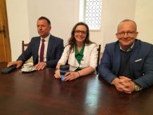 Prekampanijne spotkanie polityków Koalicji Obywatelskiej z mieszkańcami Bytowa. Przyjechało troje posłów