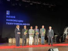 Powiat kościerski świętował Dzień Samorządu Terytorialnego. W sali widowiskowej odbyła się uroczysta gala (FOTO)