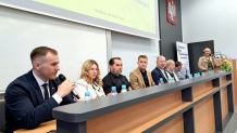 W Chojnicach odbył się panel dyskusyjny o wyzwaniach dla polskiej edukacji w obliczu migracji uchodźców z Ukrainy (FOTO)